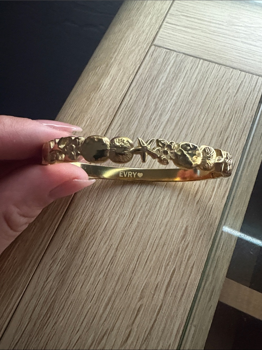 EVRY Gold Coastal Sculpted Bangle Bracelet
